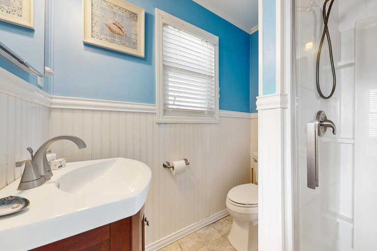 Bathroom 3, Silver Dunes, Charleston