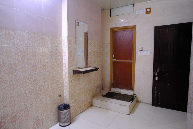 Bathroom, Hotel O Cooum Riverview Chennai Formerly Nimalan Residency, Thiruvallur