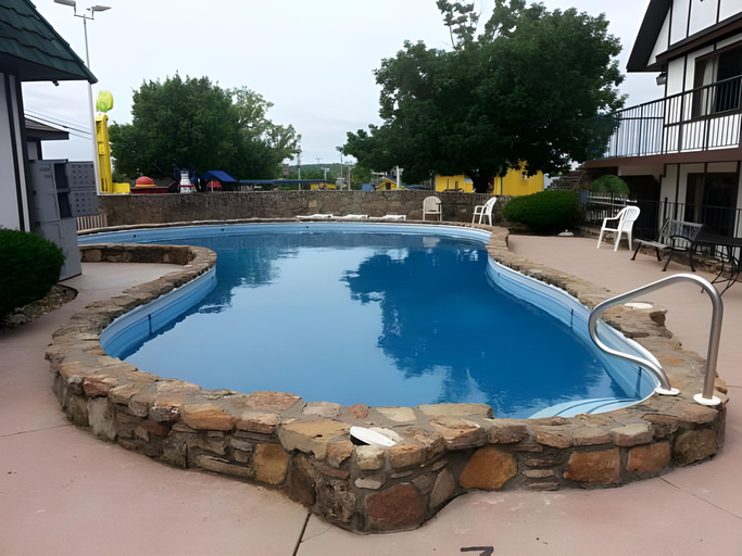Others 3, Windmill Inn and Suites, Taney