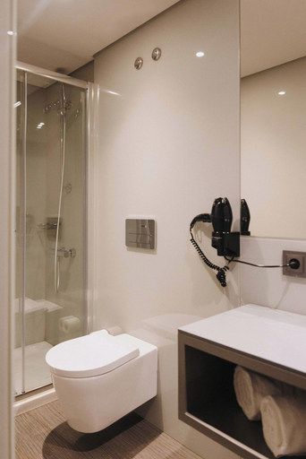 Bathroom 4, Timbre Boavista, Porto