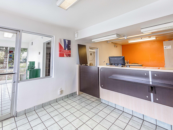 Public Area 2, Motel 6 Yreka, CA, Siskiyou