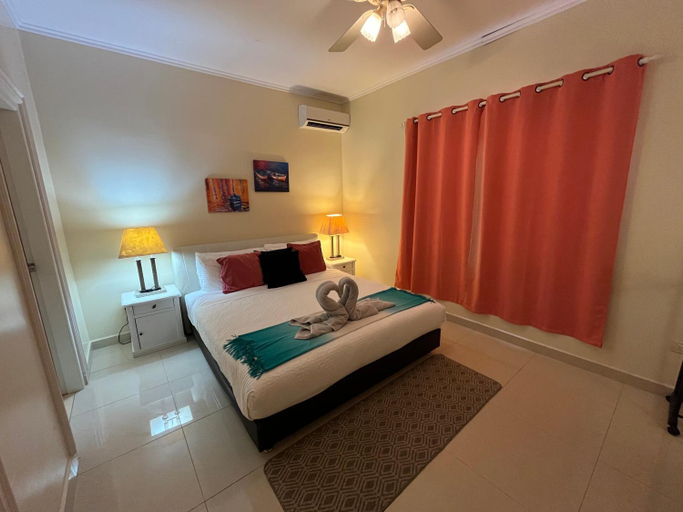 Bedroom 3, Tranquil Eagle Beach Condo, sleeps 4 to 6