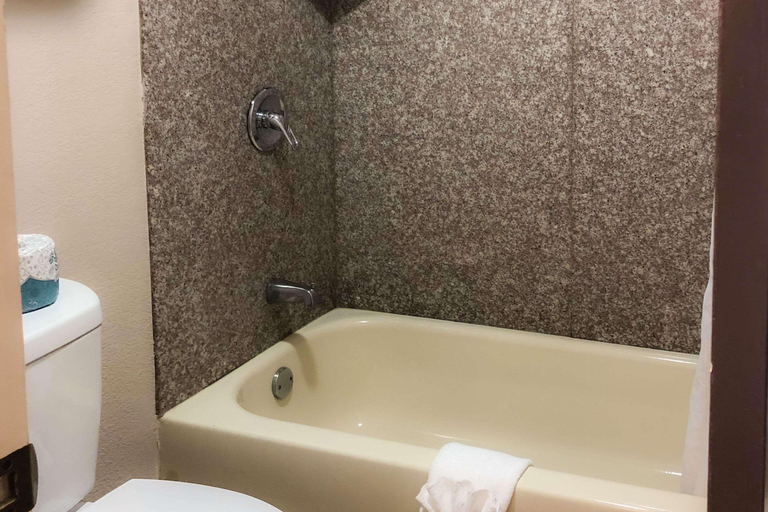 Bathroom 4, Quality Inn Madisonville, Madison
