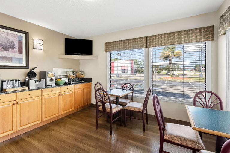 Food & Drinks 4, Econo Lodge St. George, Dorchester
