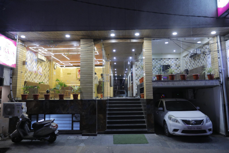 Exterior & Views