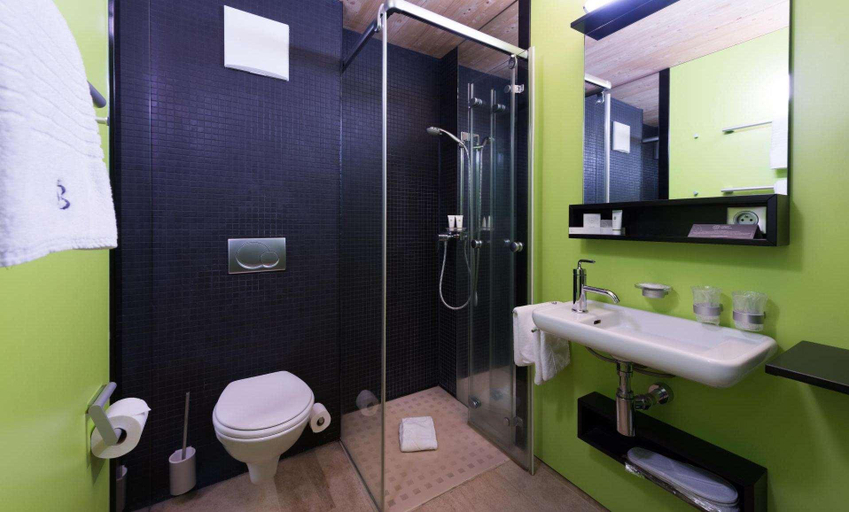 Bathroom, Le Chateau de Besseuil, Saône-et-Loire