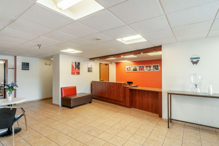 Public Area 2, Motel 6 Naperville, IL, Dupage