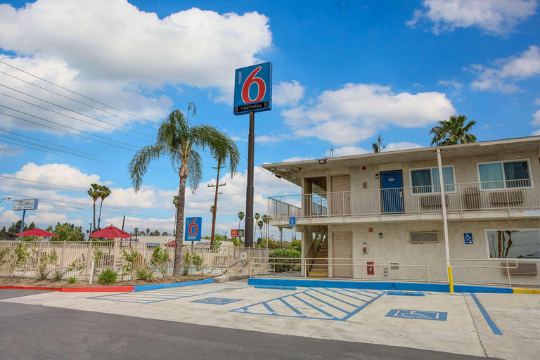 Exterior & Views 2, Motel 6 San Bernardino, CA - South, San Bernardino