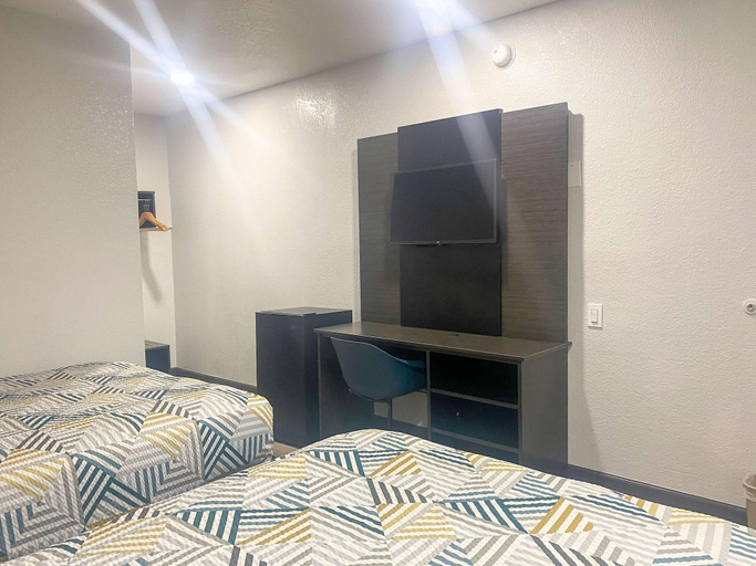 Bedroom 4, Motel 6 San Bernardino, CA - South, San Bernardino
