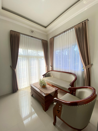 Others 5, Hotel Sanra, Trenggalek