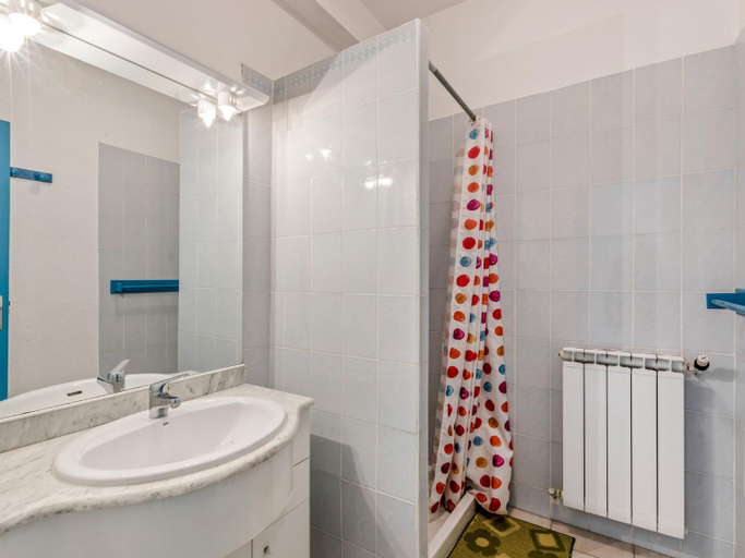 Bathroom, Flat in a beautiful building with pool, Hérault