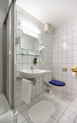 Bathroom 5, Parkhotel Meerane, Zwickau
