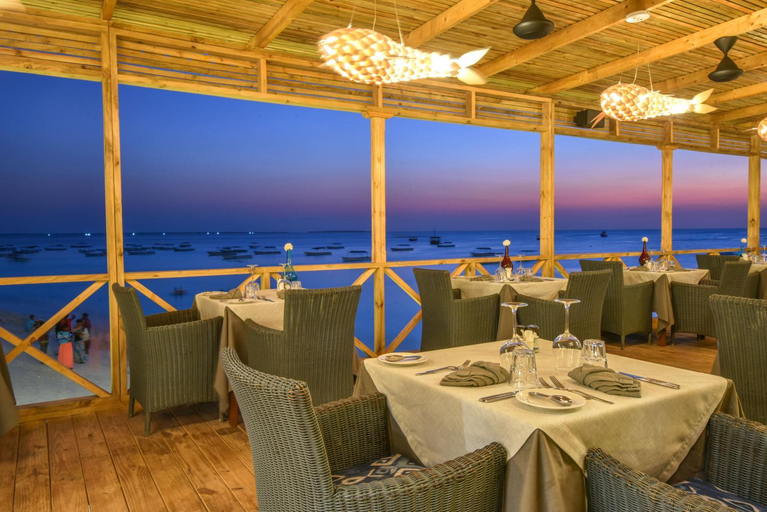 Food & Drinks 5, The Z Hotel, Kaskazini 'A'