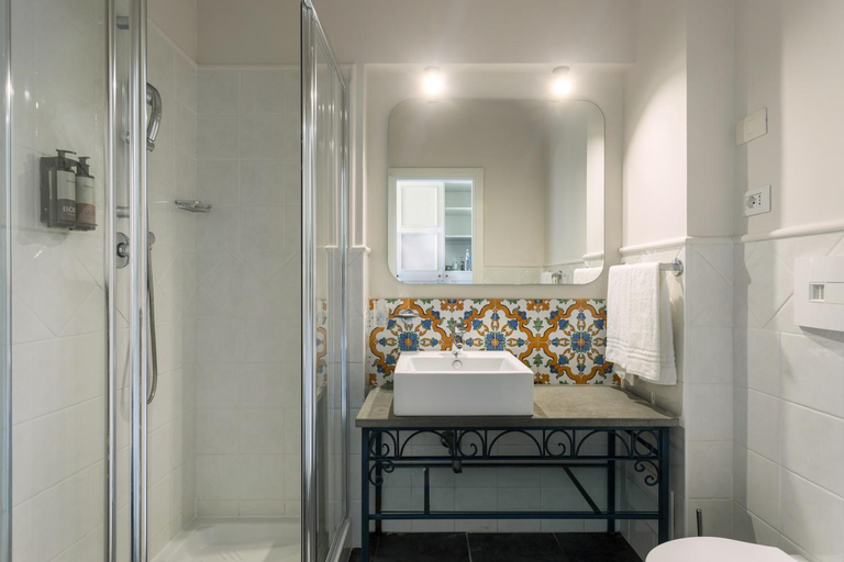 Bathroom 5, Mangia's Selinunte Resort, Trapani