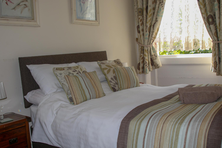 Bedroom 2, Spring Garden Holiday Apartments, Hampshire