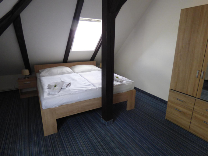 Bedroom 3, Hotel Svornost, Praha 14