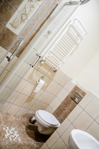 Bathroom 3, Dwa Deby, Kamienna