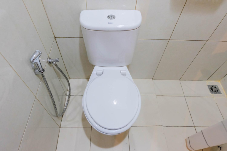 Bathroom 3, Warm and Relax 1BR at Asatti Apartment By Travelio, Tangerang Selatan