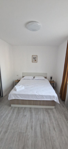 Others 2, Alex House, Fagaras