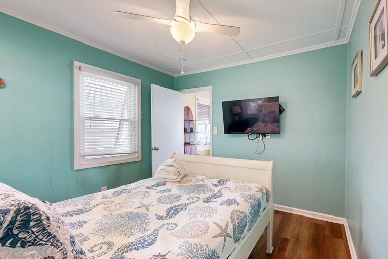 Bedroom 2, Silver Dunes, Charleston