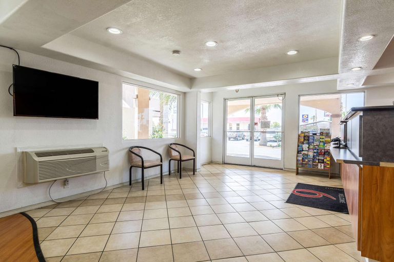 Public Area 2, Motel 6 Buttonwillow, CA Central, Kern