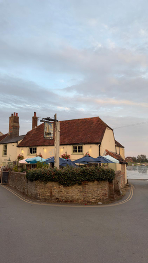Others 4, Bosham - Separate and self-contained double garden suite, West Sussex