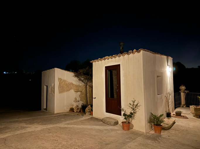 Others 3, Villa La Rosa, Ragusa