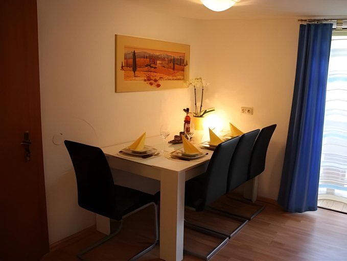 Others 4, Apartment with mountain view, Zell am See
