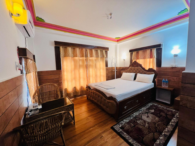Others 3, Hotel Swargalok, Mechi