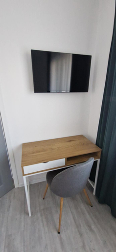 Others 4, Alex House, Fagaras