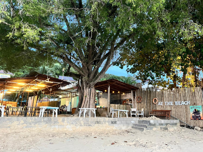 Food & Drinks 2, Sea Dreamer Beachfront Apartments, Pulau Phuket