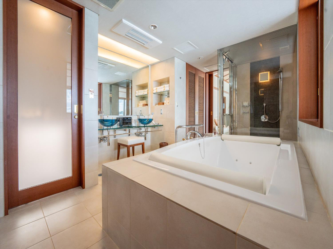 Bathroom 5, Oriental Hills Okinawa Resort, Onna