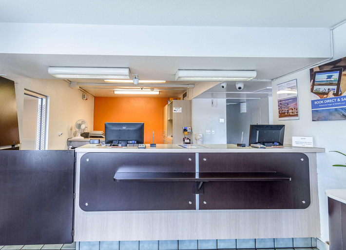 Public Area 2, Motel 6 Yreka, CA, Siskiyou