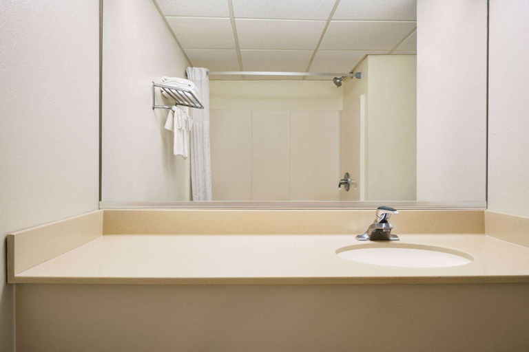 Bathroom 2, Sands Motel, Cape May