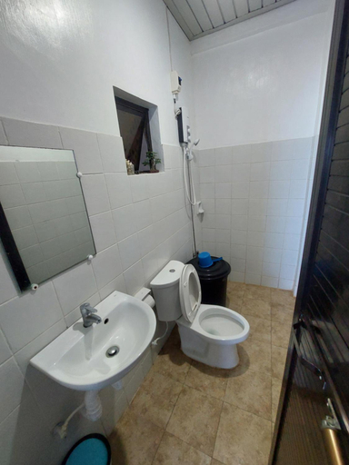 Bathroom 4, Lucky one transient 3mins walk from whart, Alaminos City