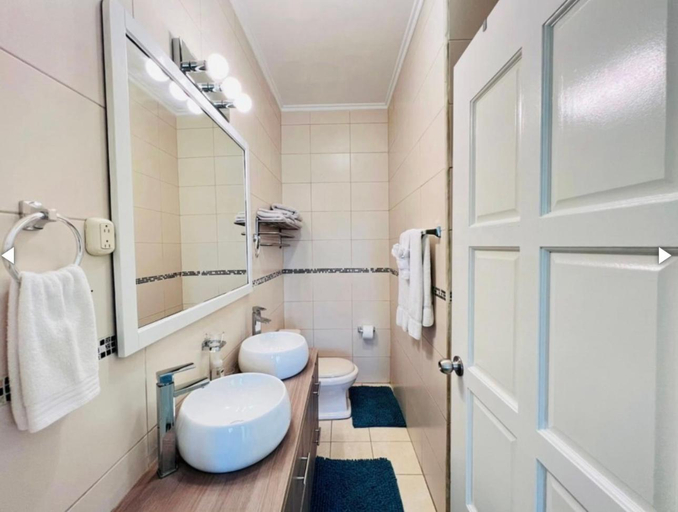 Bathroom 5, Tranquil Eagle Beach Condo, sleeps 4 to 6
