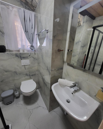 Bathroom 4, Murter Palms Resort Apartments, Murter