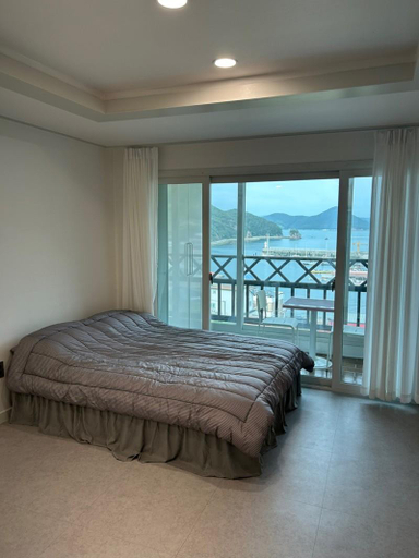 Bedroom 5, Tongyeong Youngwoon Stay Ocean View Pension, Tongyeong