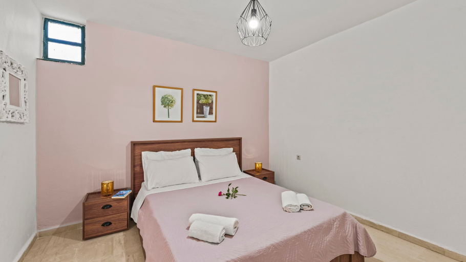Room 2, Seaside Gem Near Heraklion Villa Maro III Getaway, Crete
