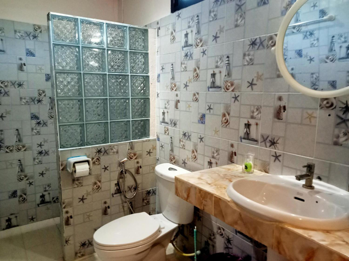 Bathroom 18