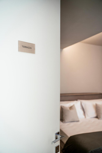 Others 2, Cali Suites Mergellina, Napoli