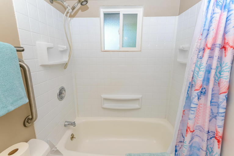Bathroom 4, Stardust Dunes Condo, Grays Harbor