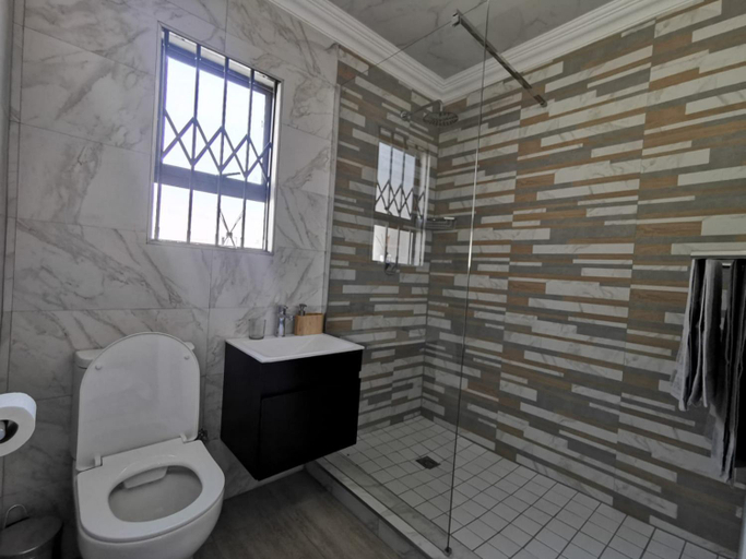 Bathroom 5, Gugulethu Guest House, City of Johannesburg