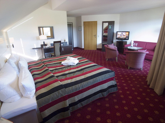 Bedroom 3, Hotel Empfinger Hof, Sure Hotel Collection by Best, Freudenstadt