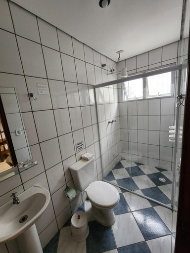 Bathroom 4, Pousada Tokyo Plaza, Mogi das Cruzes
