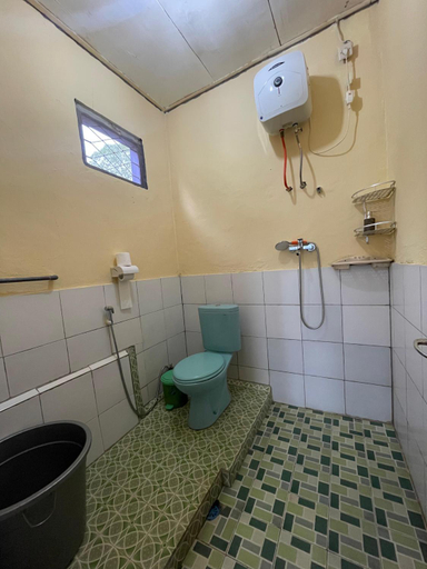 Bathroom 5, Hobbit Hill, Manggarai