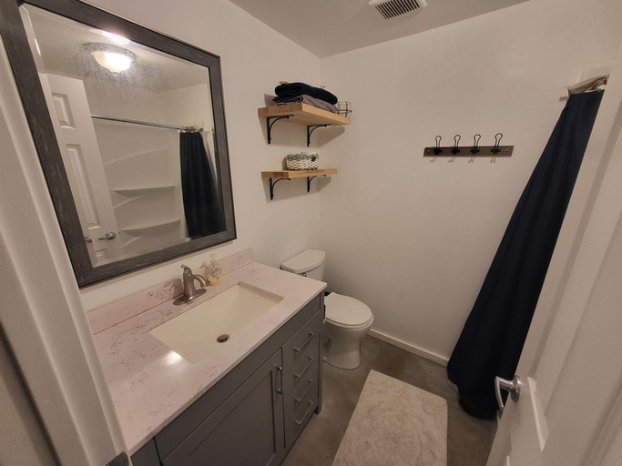 Room 3, Stunning Phoenix Studio Stylish Oasis in a Prime Location, Maricopa