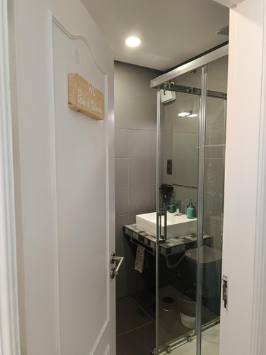 Bathroom 2, SUPERTUBOS HOUSE Peniche, Peniche