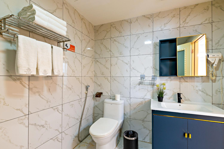 Bathroom 14