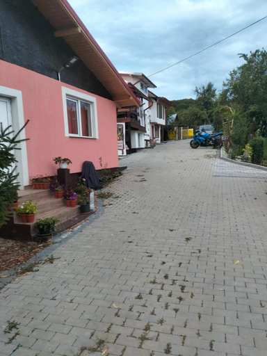 Others 5, Victoriei 35B, Curtea De Arges